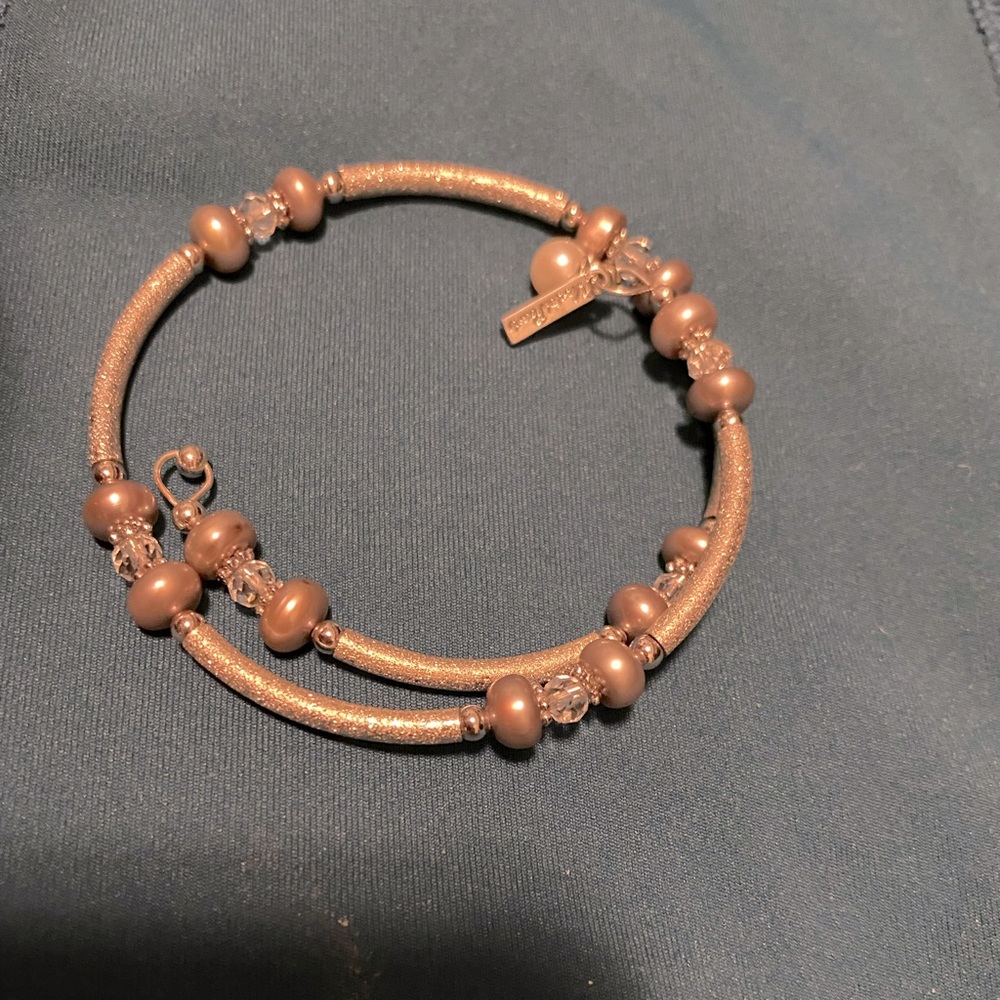 Vantel smoke pearl bracelet cream pearl.